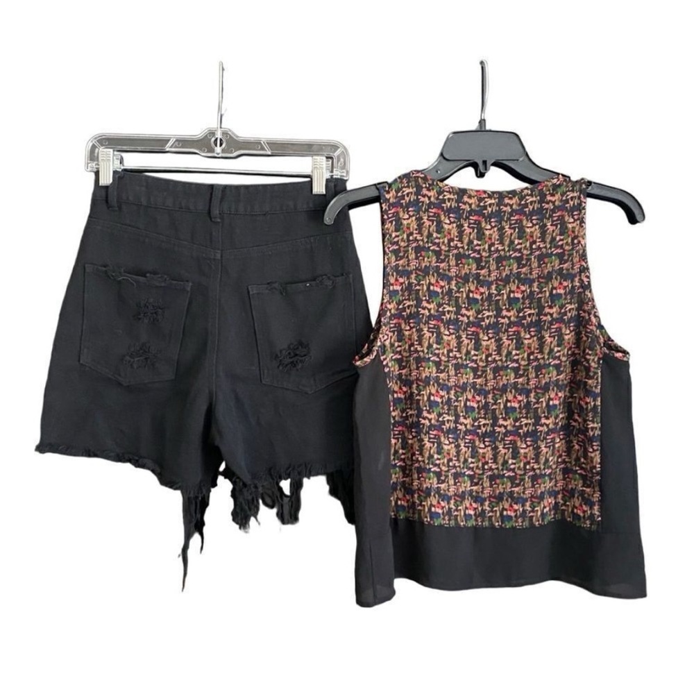 NWT Woman’s Two Piece Shorts Outfit. Size Small. - Picture 2 of 5